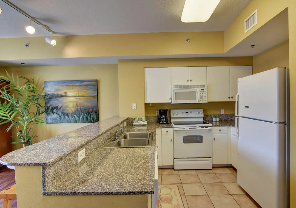 Penthouse With Beautiful Beach Views! 1 Bedroom, 2 Bathroom Penthouse!