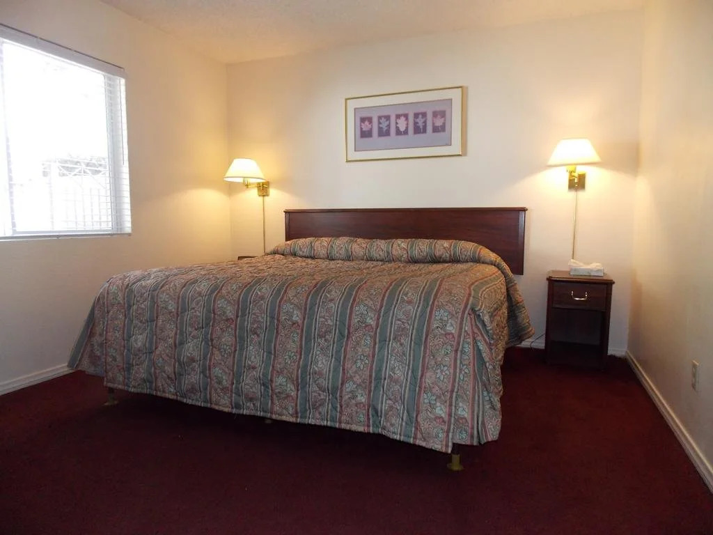 Vintage Lakeside Inn