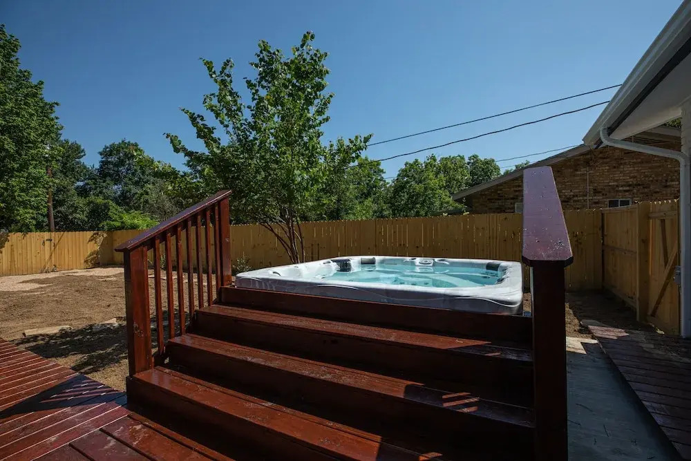 New! Charming House w/ Hot Tub, Grill & Pool Table