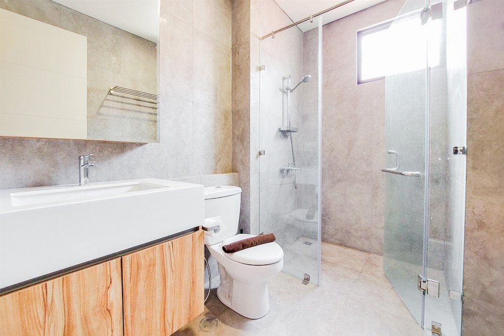 Fancy And Nice 2Br At Lloyd Alam Sutera Apartment