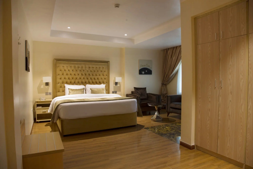BON Hotel Elvis
