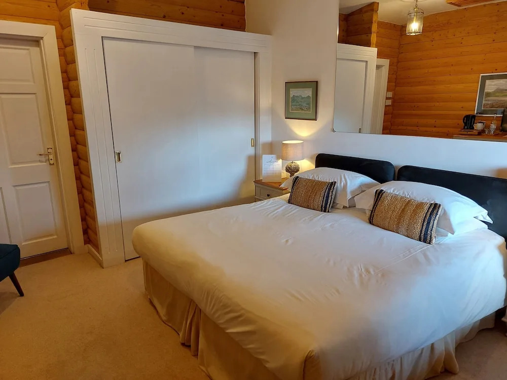 Summer Isles Hotel