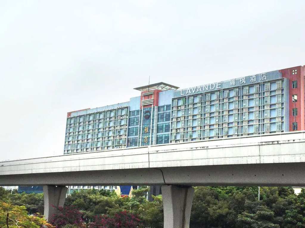 Lavande Hotels Shenzhen Longgang Dayun Center Jixiang Metro Station
