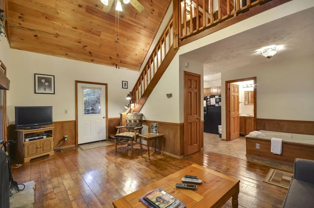 The Honeymooner 1 Bedroom Cabin