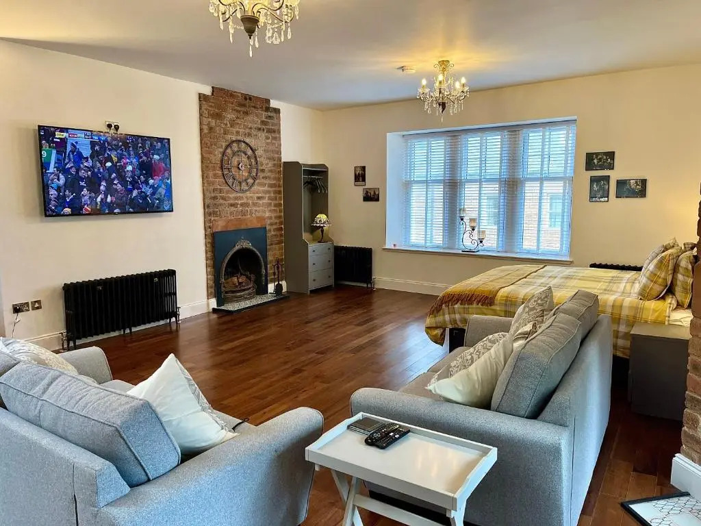 The Bards Loft, Large Studio Apartment