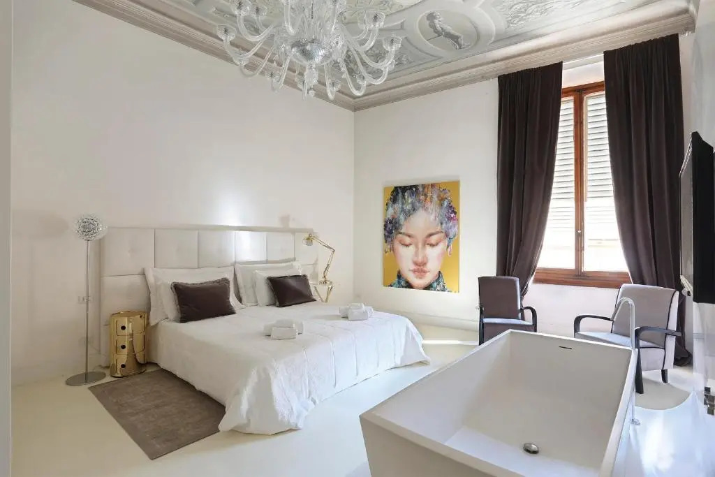 LUXURY suite with amazing Terrace in Florence-hosted by Sweetstay