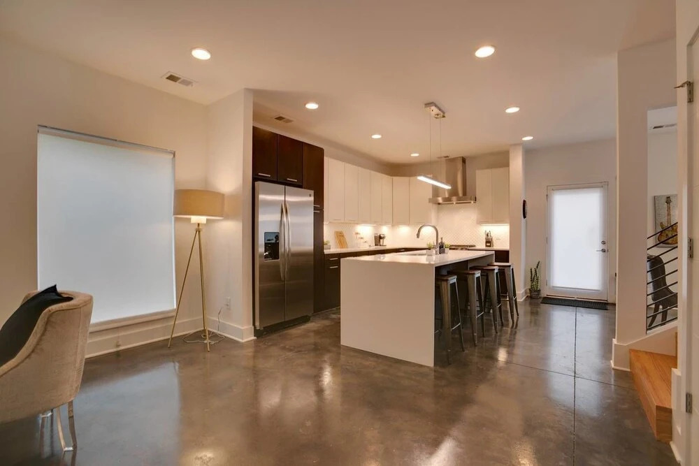 4br/3.5ba w/ Loft, Deck, & Ping Pong by Domio