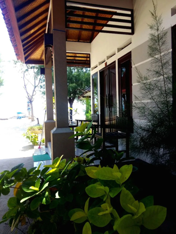 Yaya Bungalows Blue Coral