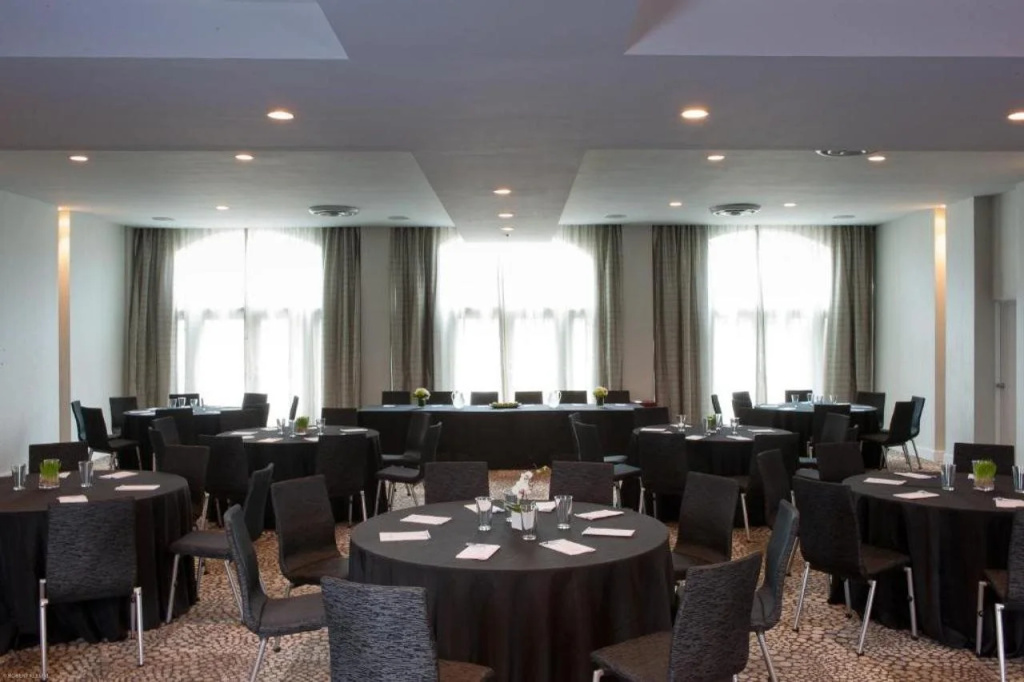 Marseilles Beachfront Hotel