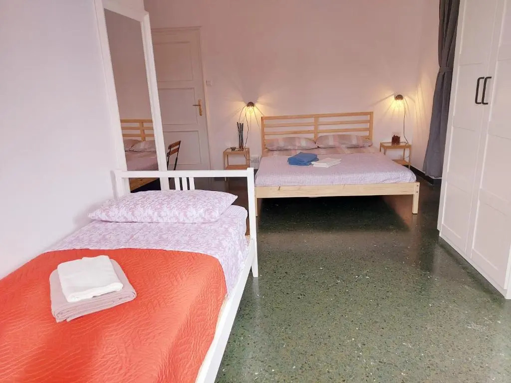 camera colombo 12 Genova Rooms