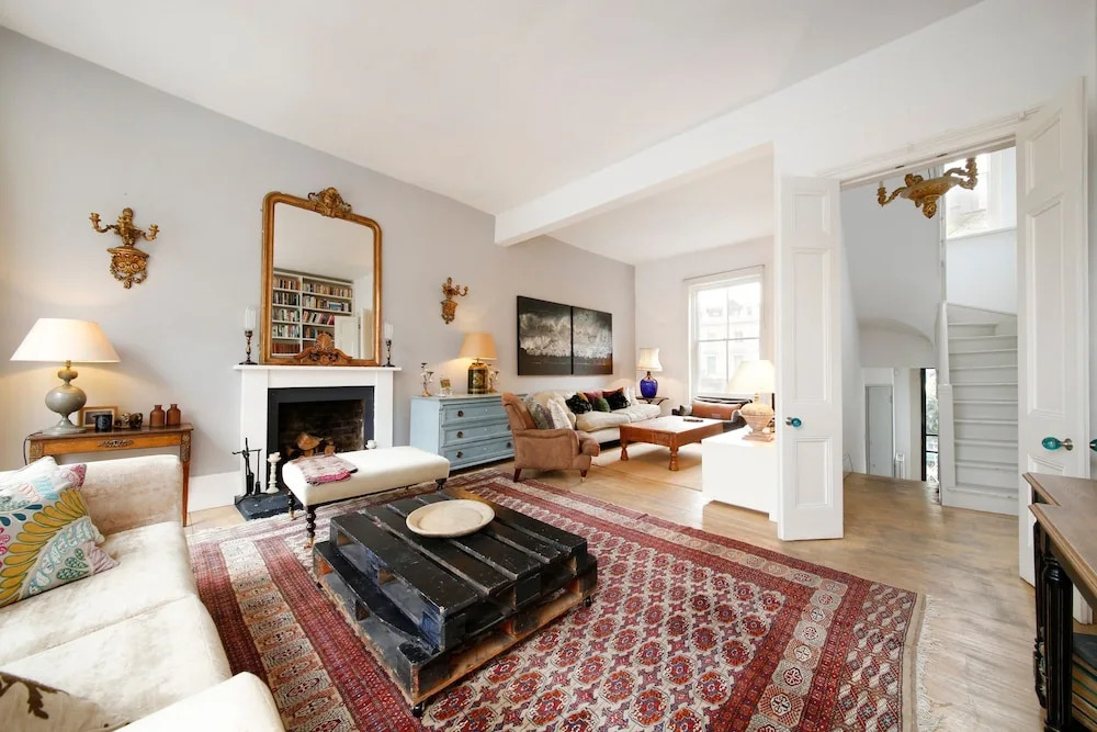 3 Bedroom Notting Hill House With Balcony
