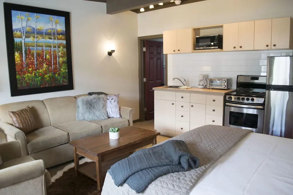 Yamnuska Suites