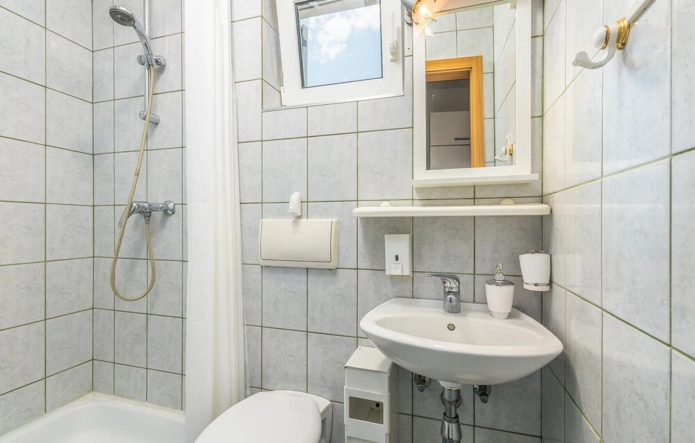 Nice Apartment in Omisalj With Wifi and 1 Bedrooms