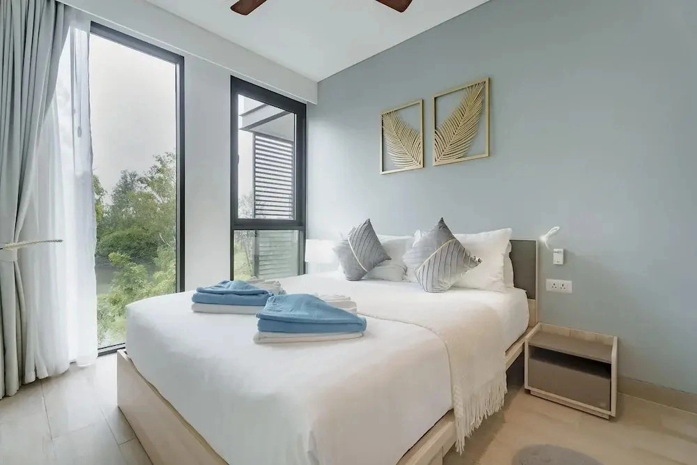 Cassia Exclusive Lake View Condo, Bang Tao Beach