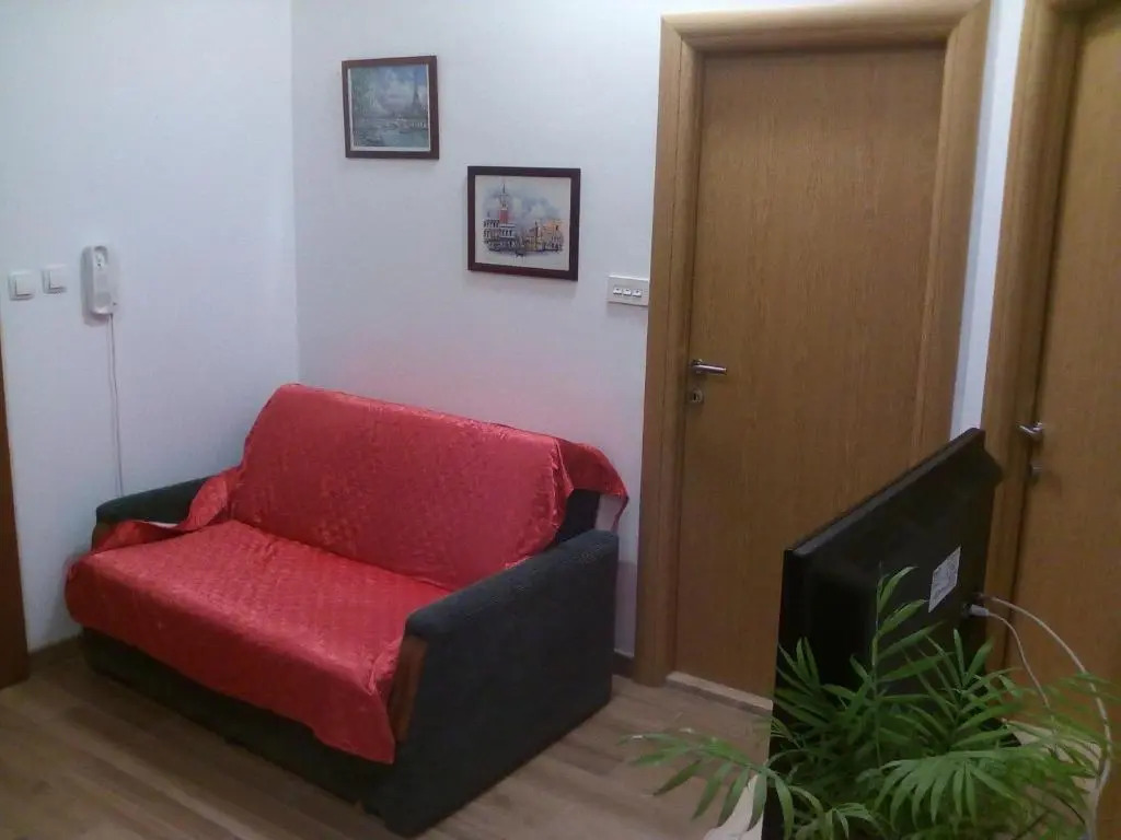 Apartment Yelena Rose West