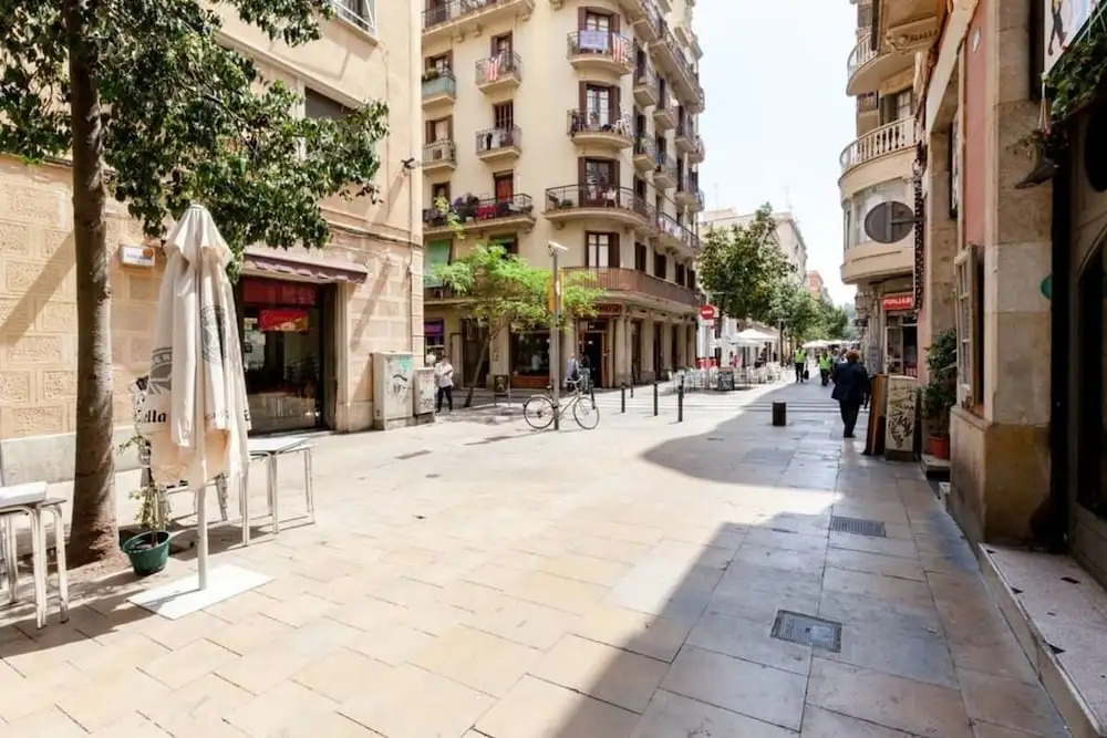 Modern 2 Bed Flat in Trendy Poble Sec