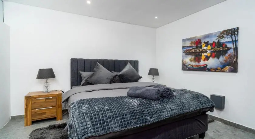 Hout Bay Gem - Elise Way