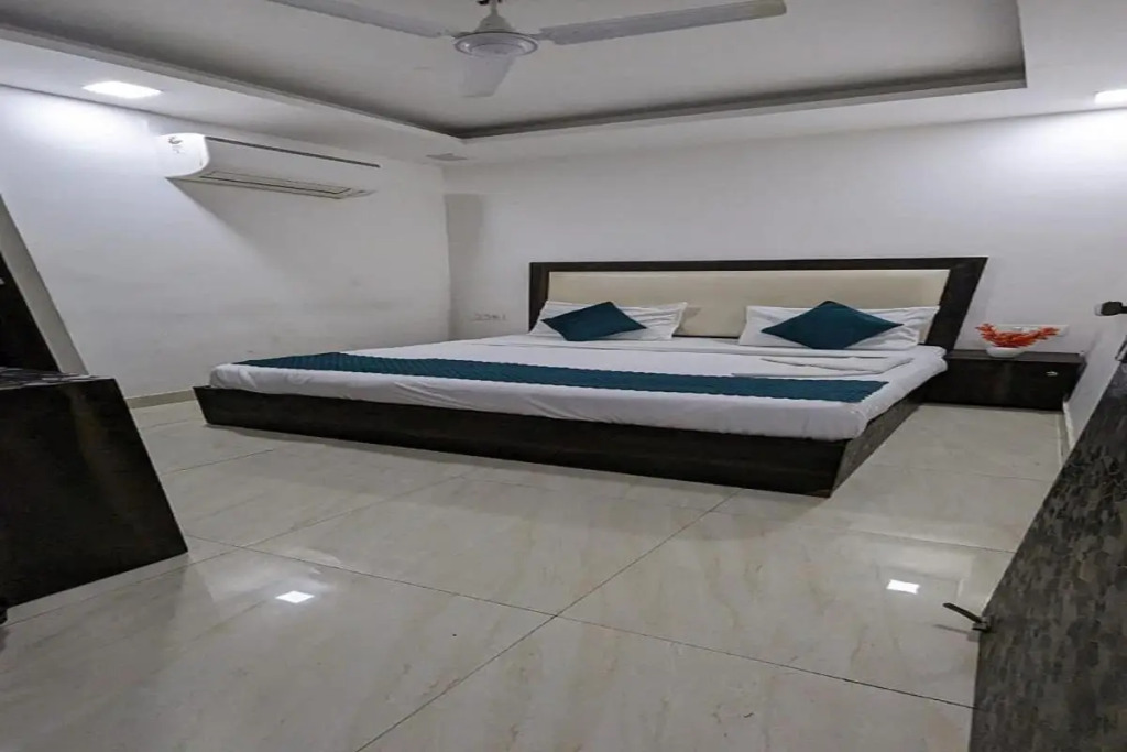 Hotel Raaso Inn - Couple Friendly