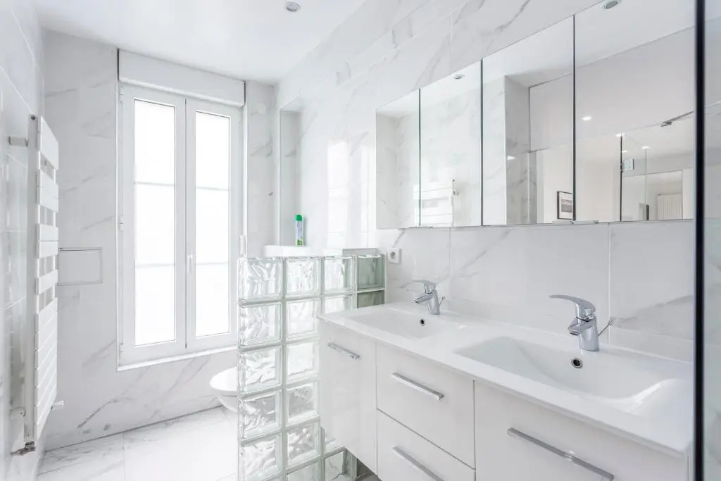 180 Suite Eden, Luxury Apt at Sacre Coeur