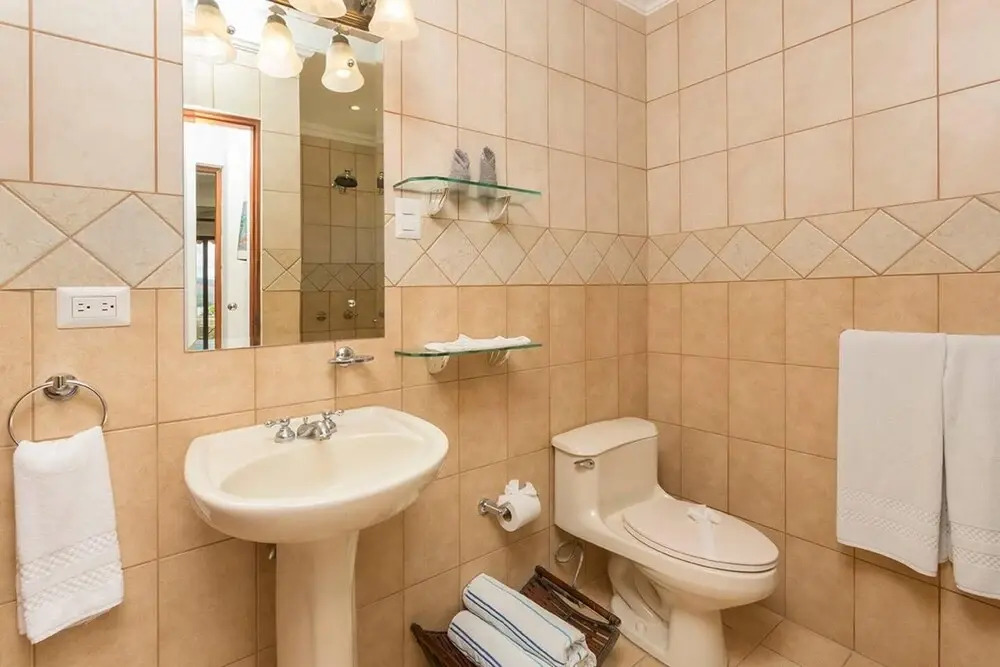 Ocean View Condo - Few minute walk to the beach and restaurants