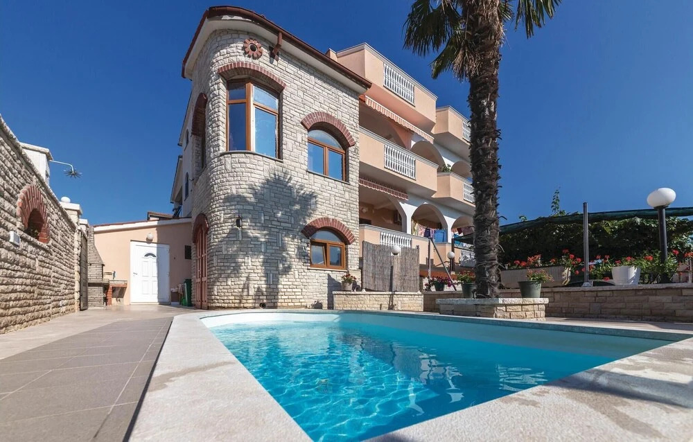 Beautiful Home in Pula With Wifi and 2 Bedrooms