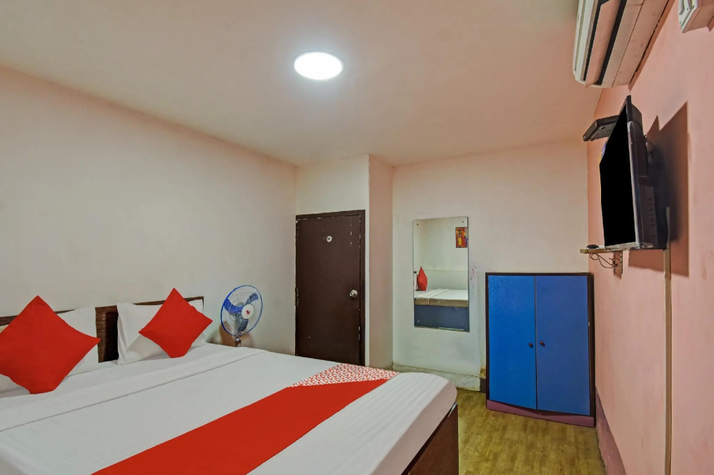 OYO 82483 Luxor Home Stays