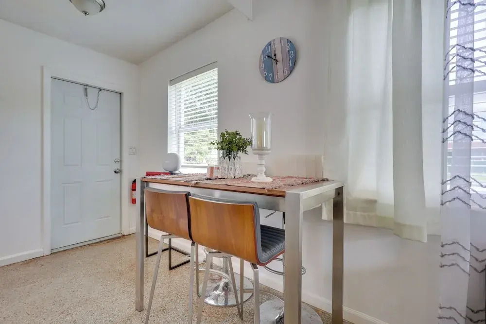 3 Mi to Beach: Quaint Home w/ Patio in Hollywood