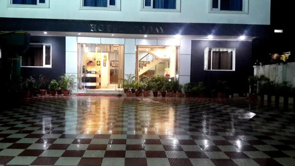 Hotel Today, Katra