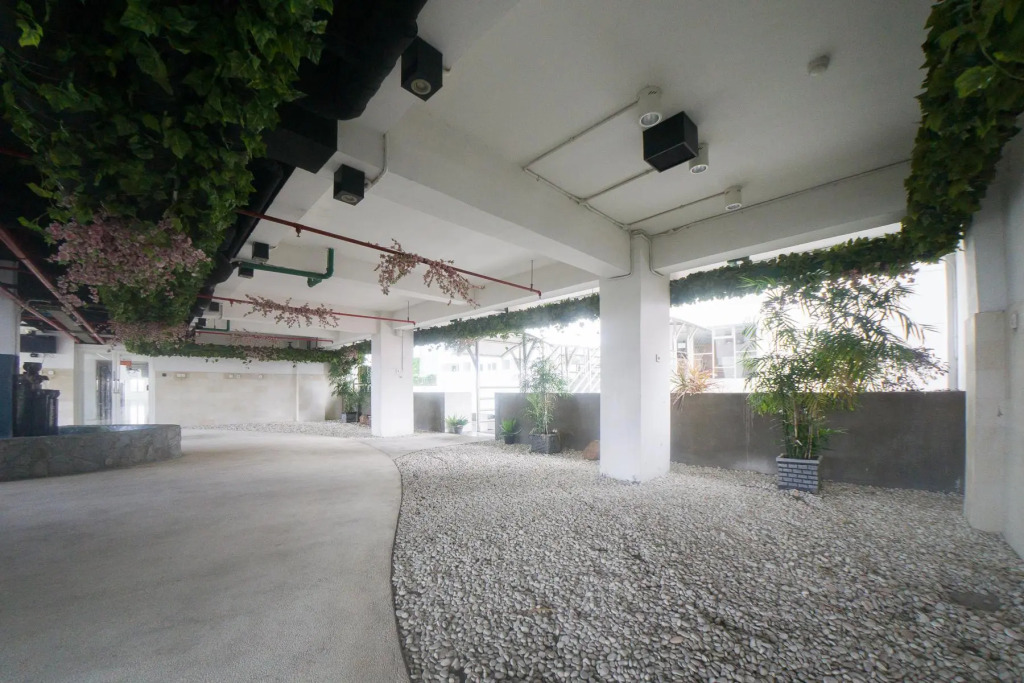 RedDoorz Apartment near Bundaran Satelit Surabaya 2