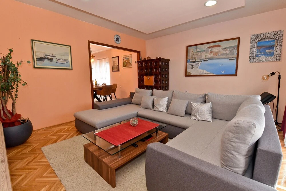 Family Home Agava