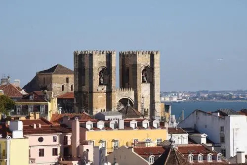 Alfama View Deluxe Suite Apartment