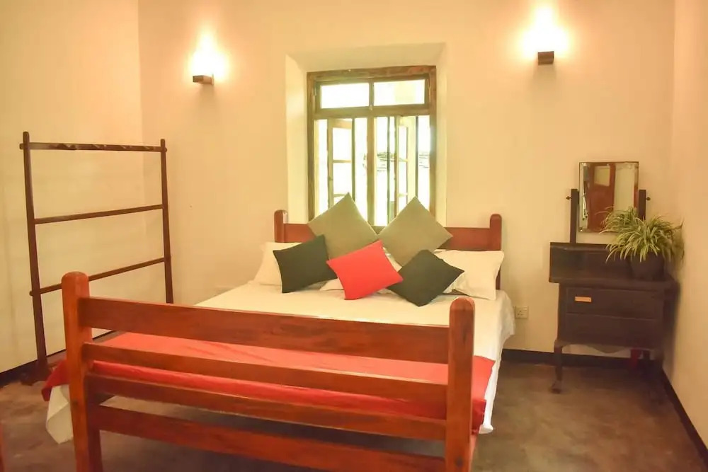 Charming & Historical 3-bed Bungalow in Hikkaduwa