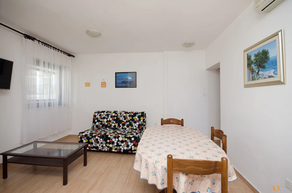 Apartments and Rooms Jaka