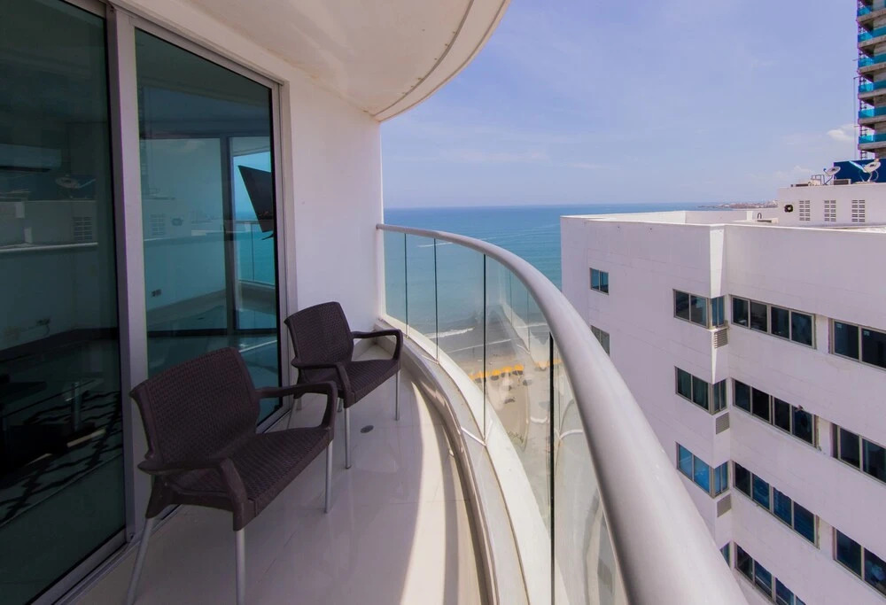 Dream Apartment, Facing the sea