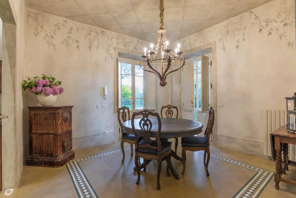 Villa Giardino Lucca heated pool, 2 miles Lucca
