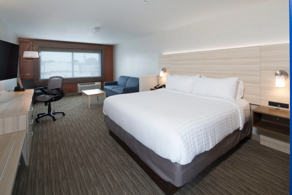 Holiday Inn Express Hotel & Suites Bay City by IHG