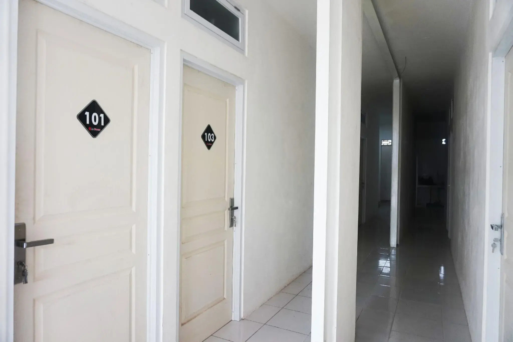 RedDoorz @ Jalan Tanjung Blitar