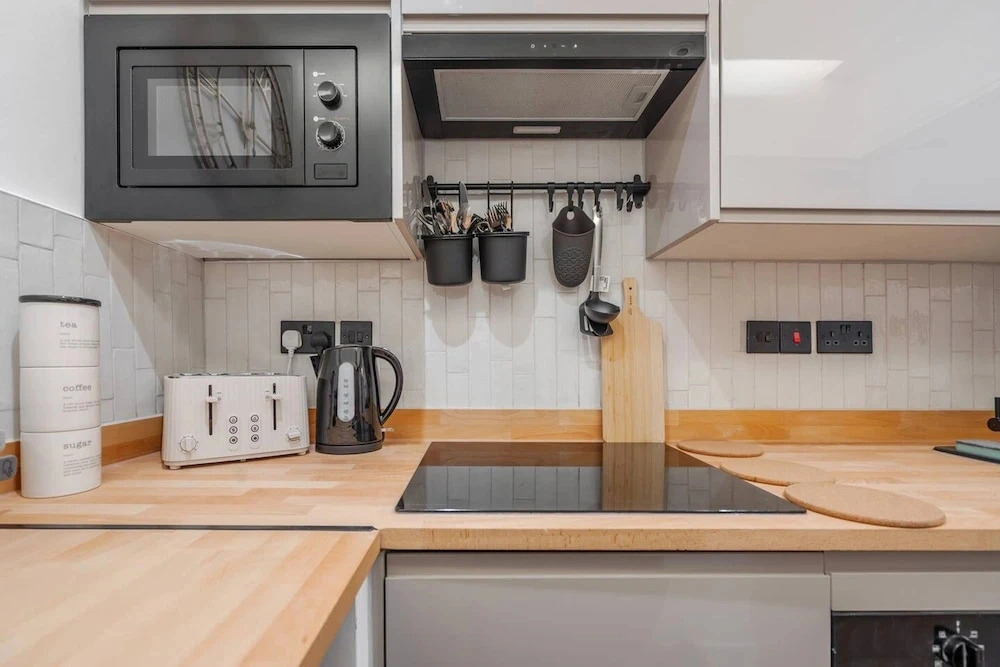 Private Ensuite Minifridge Desk Free Parking