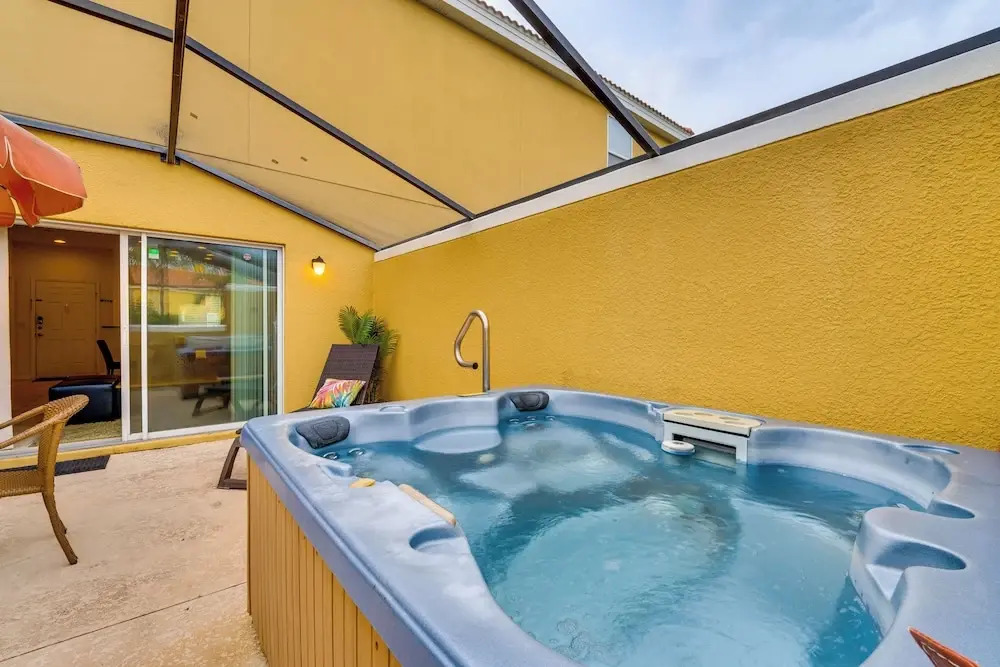 4 Mi to Disney World: Townhome w/ Hot Tub & Lanai!
