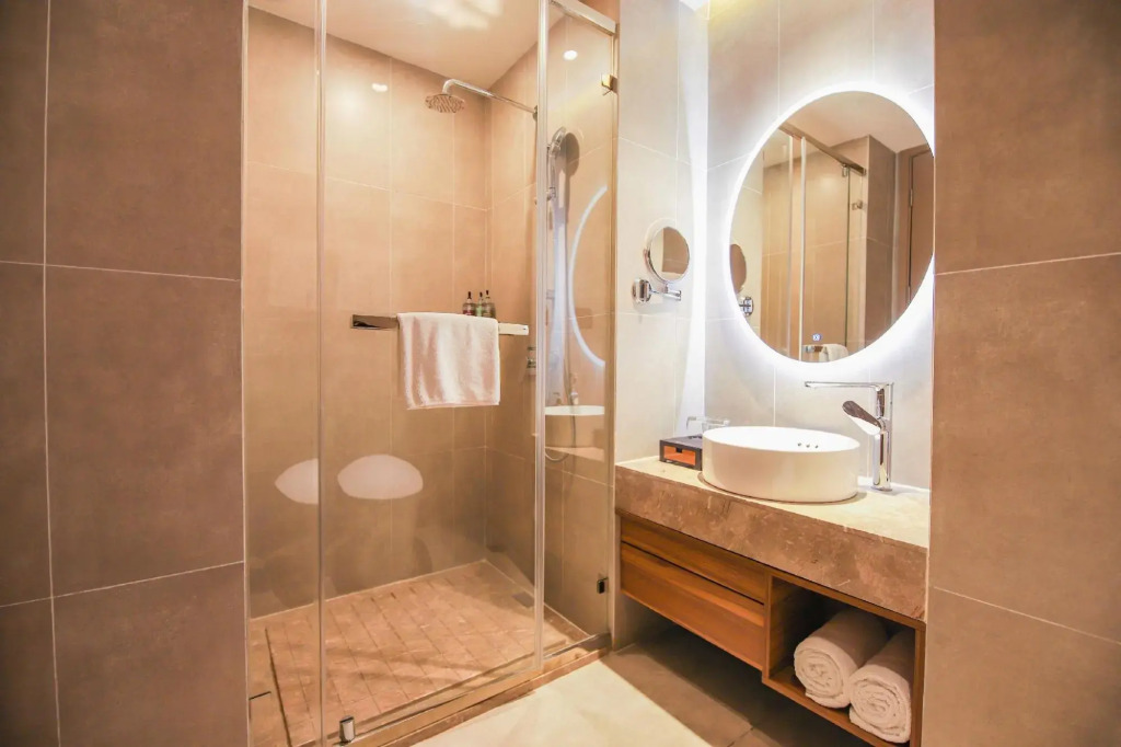 Yalan SEL High-Rise Hotel (Wuliying Subway Station)