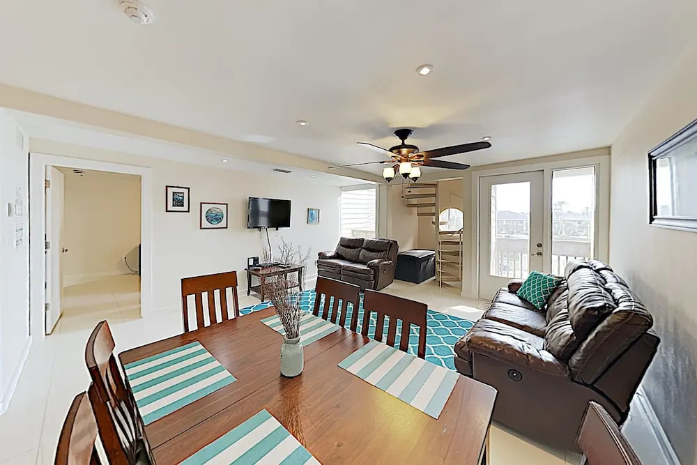 Updated 3br  W/ Pools 3 Bedroom Condo