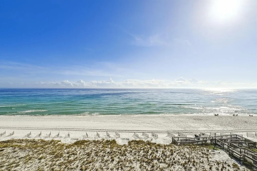 Inlet Reef 502 2 Bedroom Condo by RedAwning