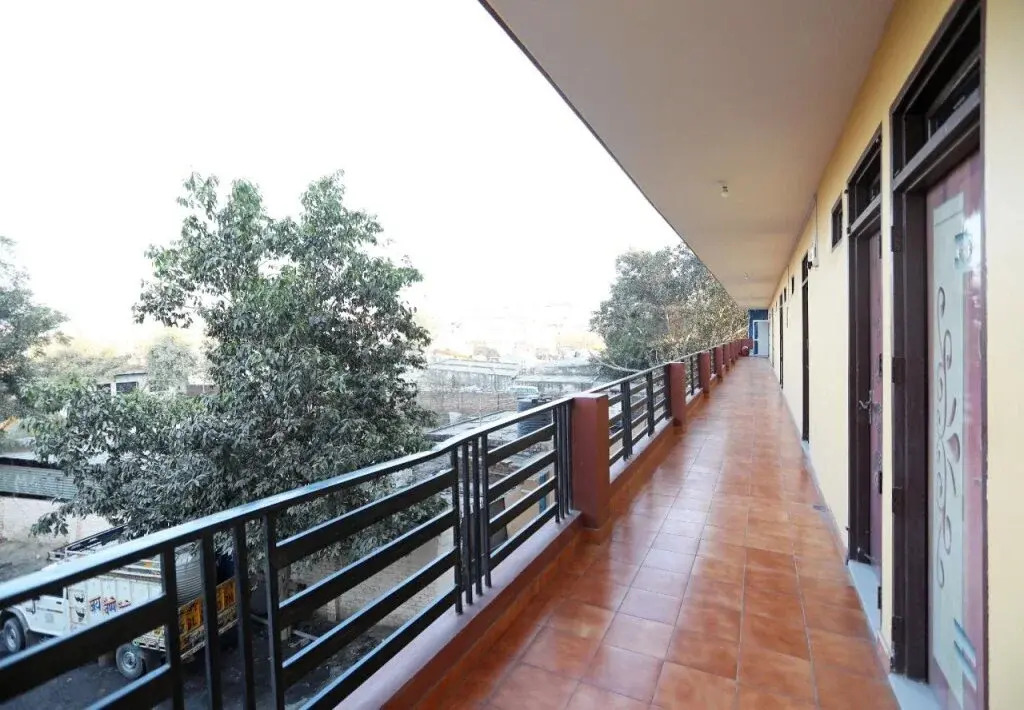 Hotel R K Residency By OYO Rooms