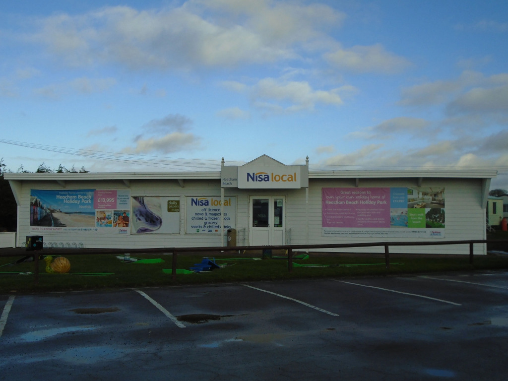 Caravan - Sleeps 8 - Pets Ok - Parking - Site Pool