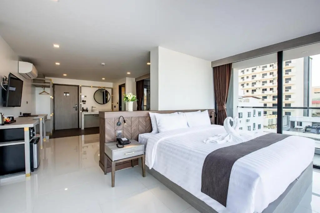 Отель Blackwoods Hotel Pattaya