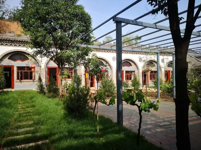 Cave Courtyard Homestay