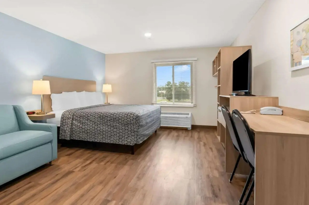 WoodSpring Suites Pensacola West
