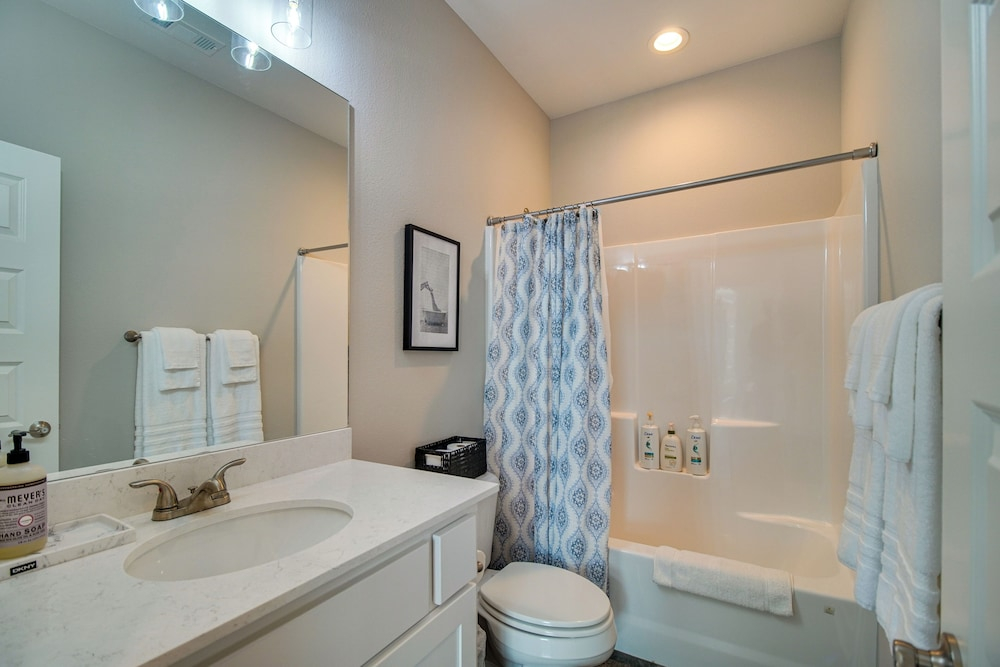 Fayetteville Vacation Rental w/ Deck & Shared Pool