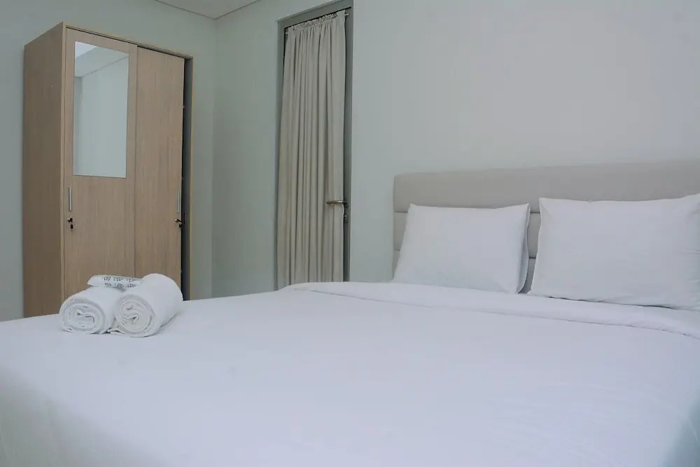 Spacious 3BR Gold Coast Apartment near Shopping PIK Avenue