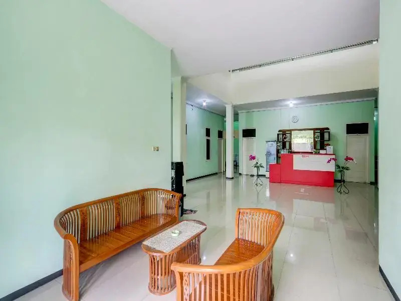 Djati Homestay Redpartner near Gor Djarum Kudus